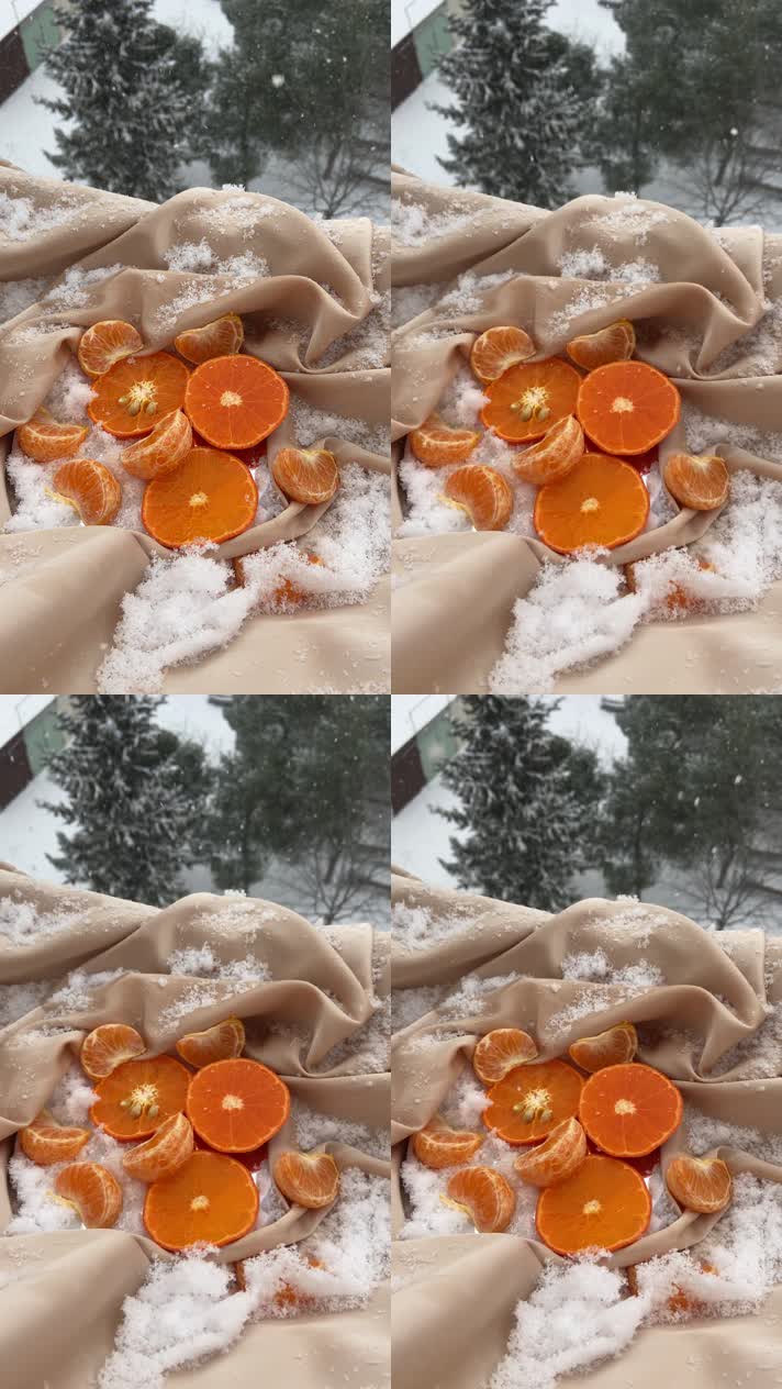 切开的橙子在雪中水果下雪天