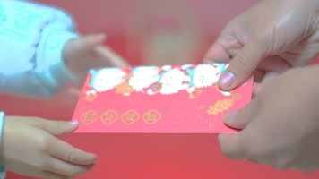 龙年过年拜年发红包特写春节节日喜庆素材 龙年过年拜年发红包特写春节节日喜庆素材