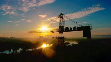 夕阳下的城市楼房桥梁建筑 夕阳下的城市楼房桥梁建筑