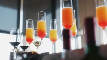 鸡尾酒倒酒酒杯