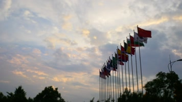 旗帜 红旗 彩旗 迎风飘扬旗子 广场 多国红