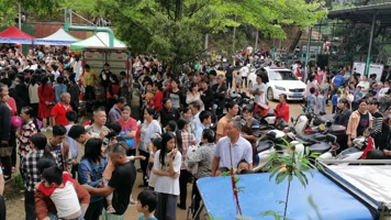 热闹人群人山人海