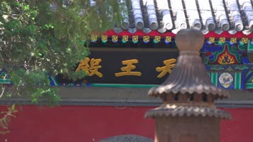 法源寺天王殿光影雄狮