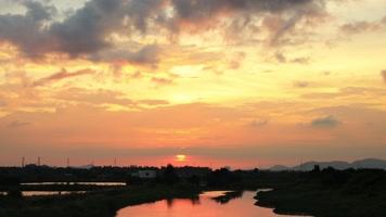 金光璀璨的晚霞