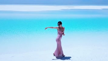 4k美女在仙境之中跳舞高清视频