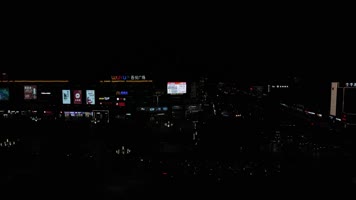 吾悦广场 商场 广告牌 显示屏 广告宣传 夜