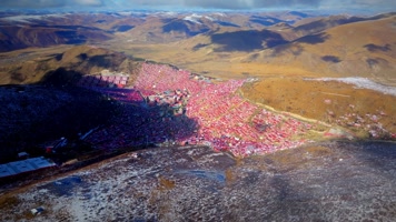 佛光普照的色达