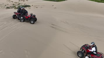 沙地越野摩托车