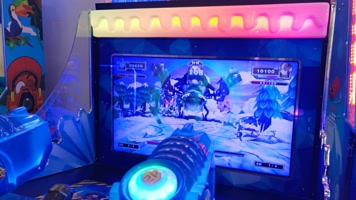 儿童沉迷在玩游戏中 儿童沉迷在玩游戏中